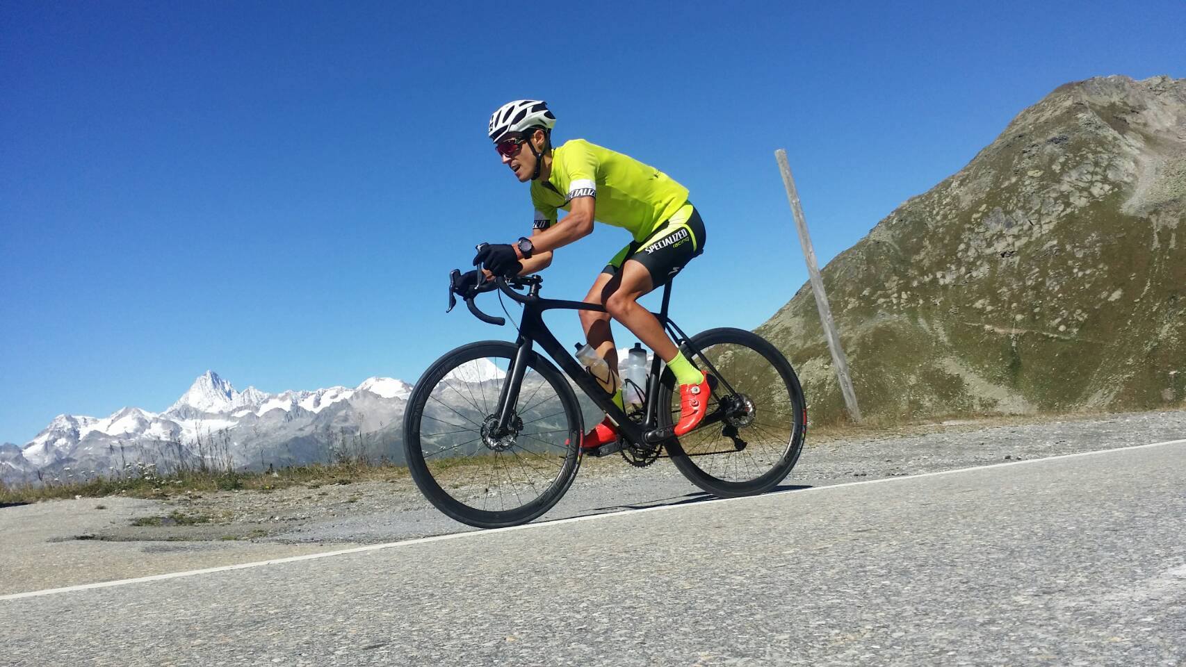 hauteroute dolomites col du nufenepass sur son tarmac specialized