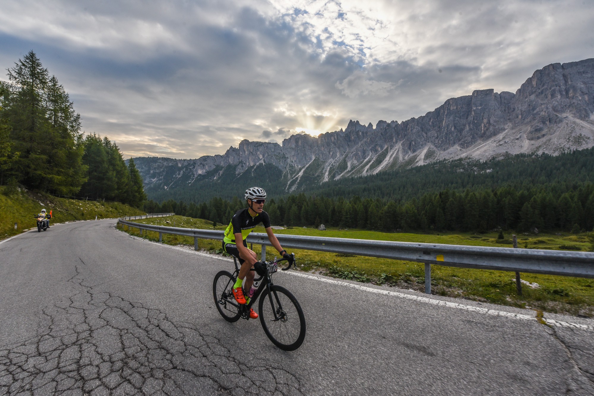 la haute route et nicolas raybaud sur le passo di giau
