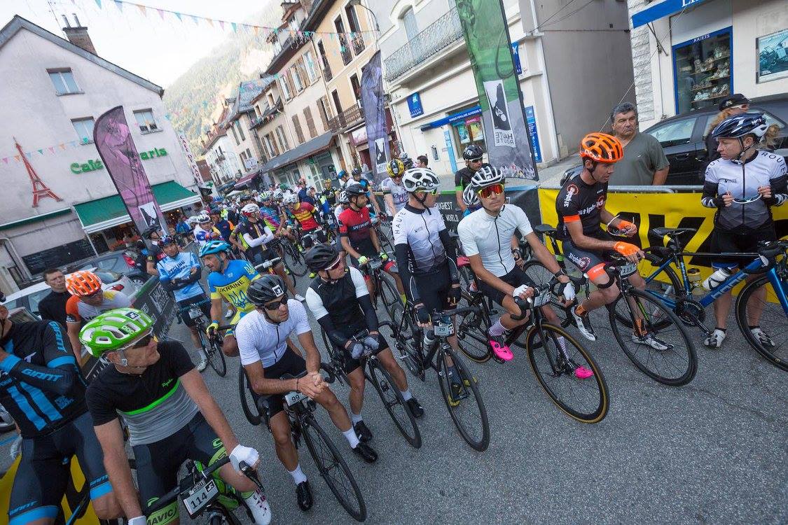 Haute Route est un concept de cyclosportives en 7 étapes de montagne dont un contre-la-montre. La Haute Route dans sa version longue existe dans les Alpes, les Pyrénées, Les Dolomites et plus récemment le Colorado aux Etats-Unis. Un nouveau format en 3 jours, que nous pourrions définir de « qualificatifs », est née en 2017 autour de lieu qui ont fait la légende du cyclisme : L’Alpe d’Huez et le Ventoux.  Le principe est en 3 étapes, dont un contre-la-montre où les participants siègent en un même lieu.  Ce format compact permet de se conditionner à la montagne et à l’ambition de participer l’une des grandes Haute Route.  