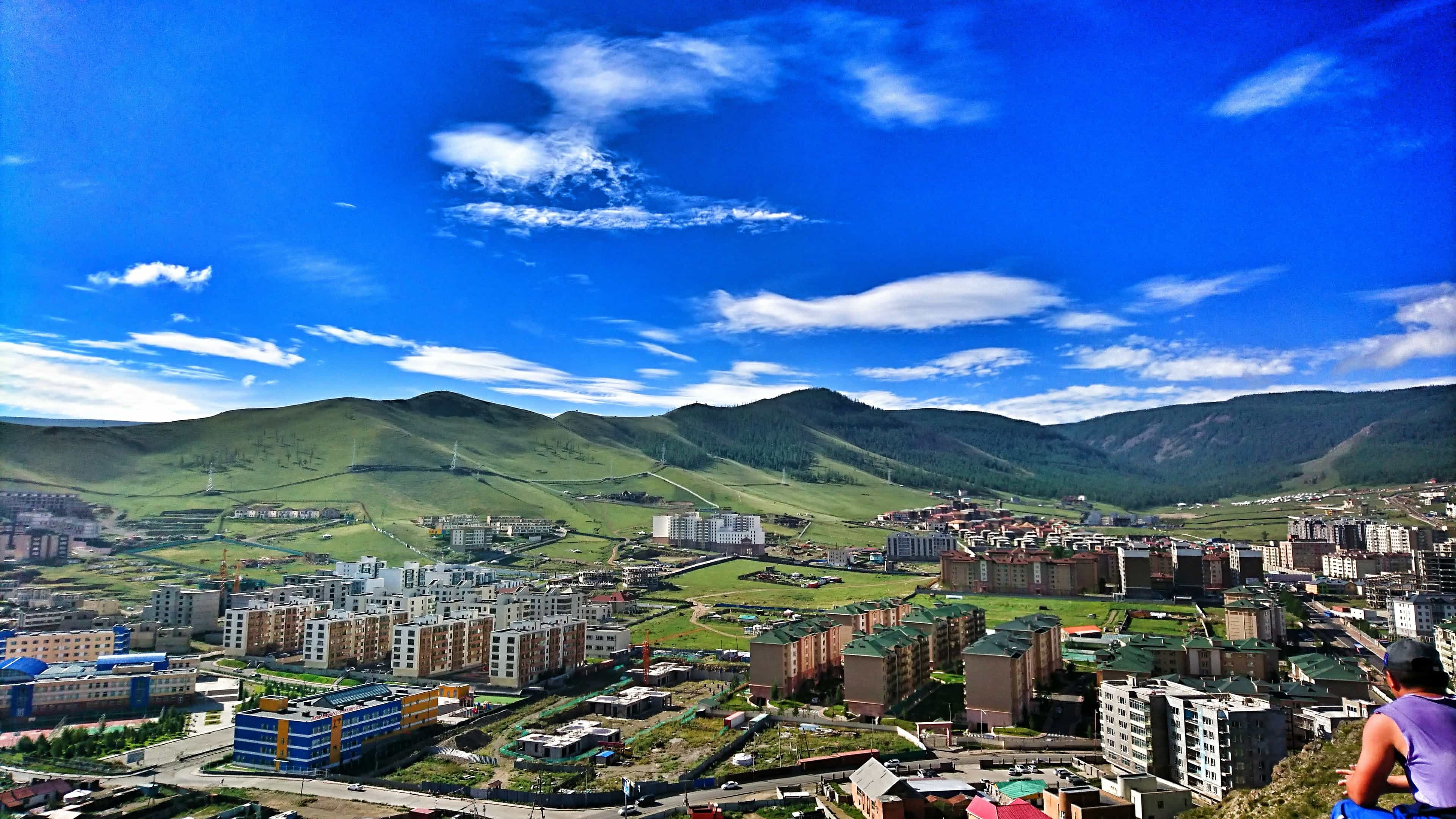 ville et montagne depuis Oulan bator