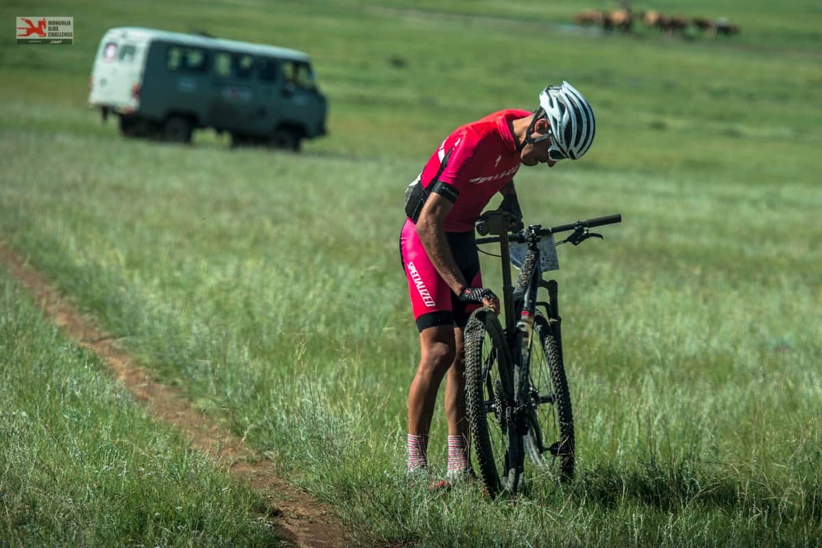 Stage 6 Mongolia Bike Challenge Nicolas Raybaud Specialized Crevaison